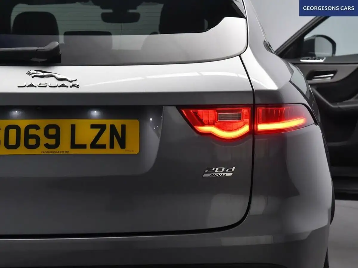 2019-jaguar-f-pace-20-i4d-chequered-flag-180ps-big-11
