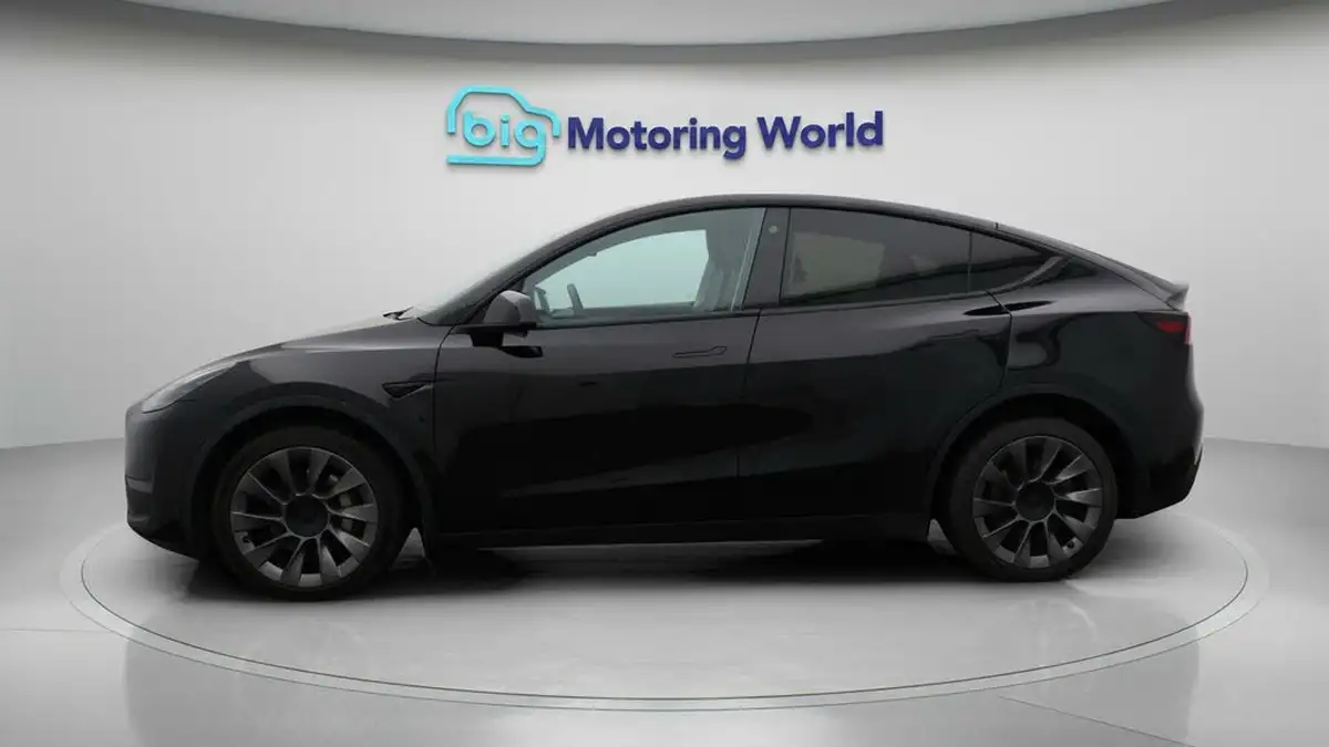 2022-tesla-model-y-e-long-range-big-4