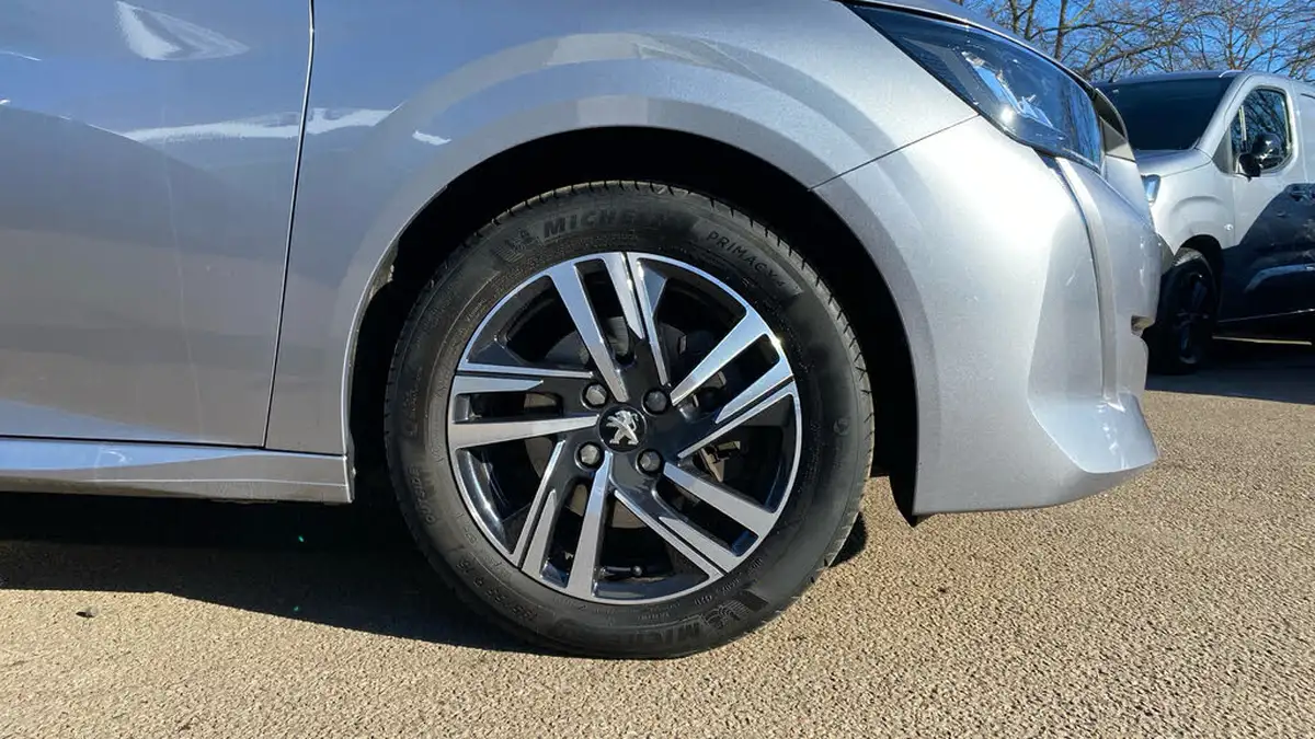 2021-peugeot-208-12-puretech-allure-premium-100bhp-big-16