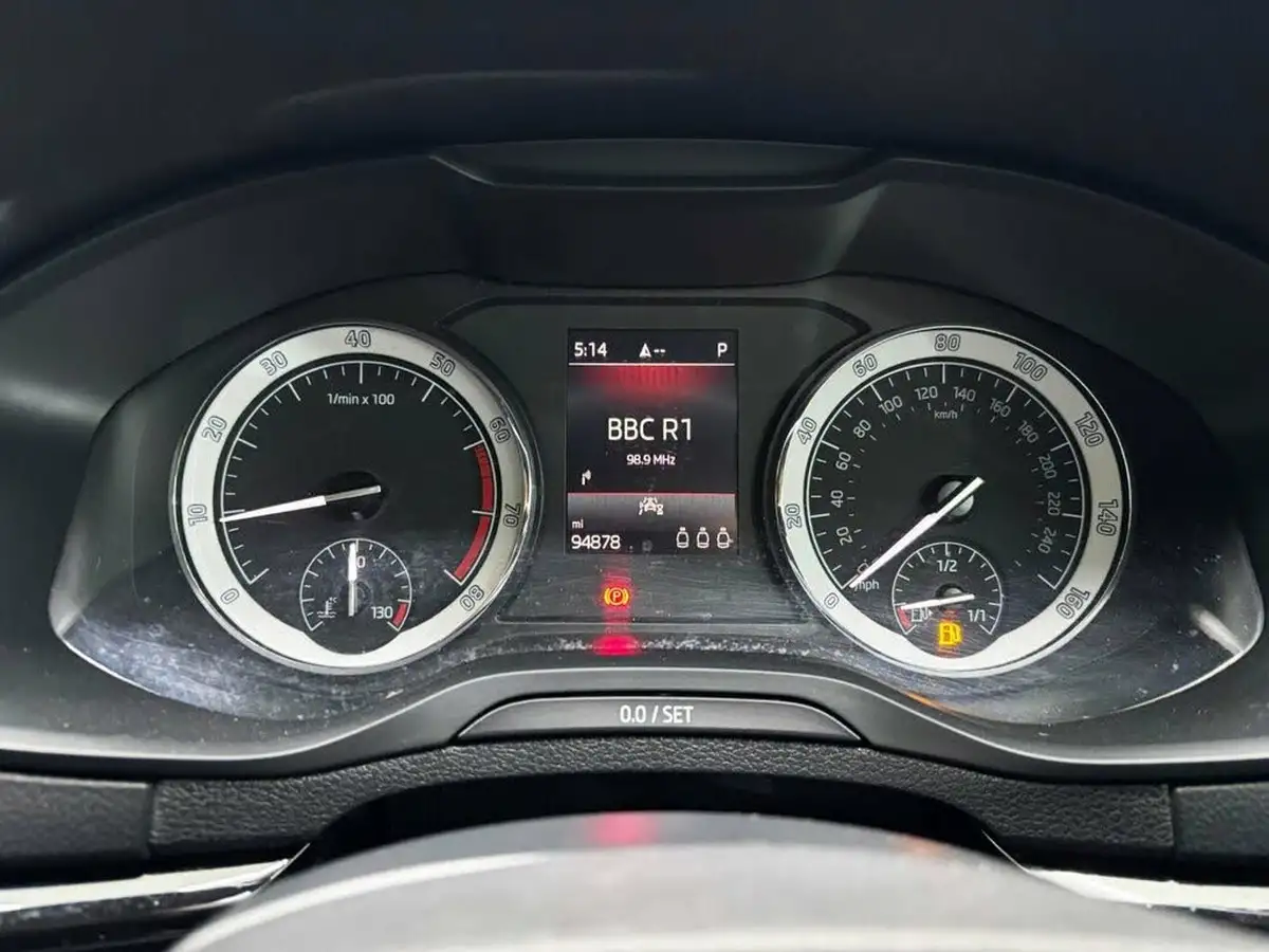 2020-skoda-karoq-15-tsi-sportline-dsg-big-23
