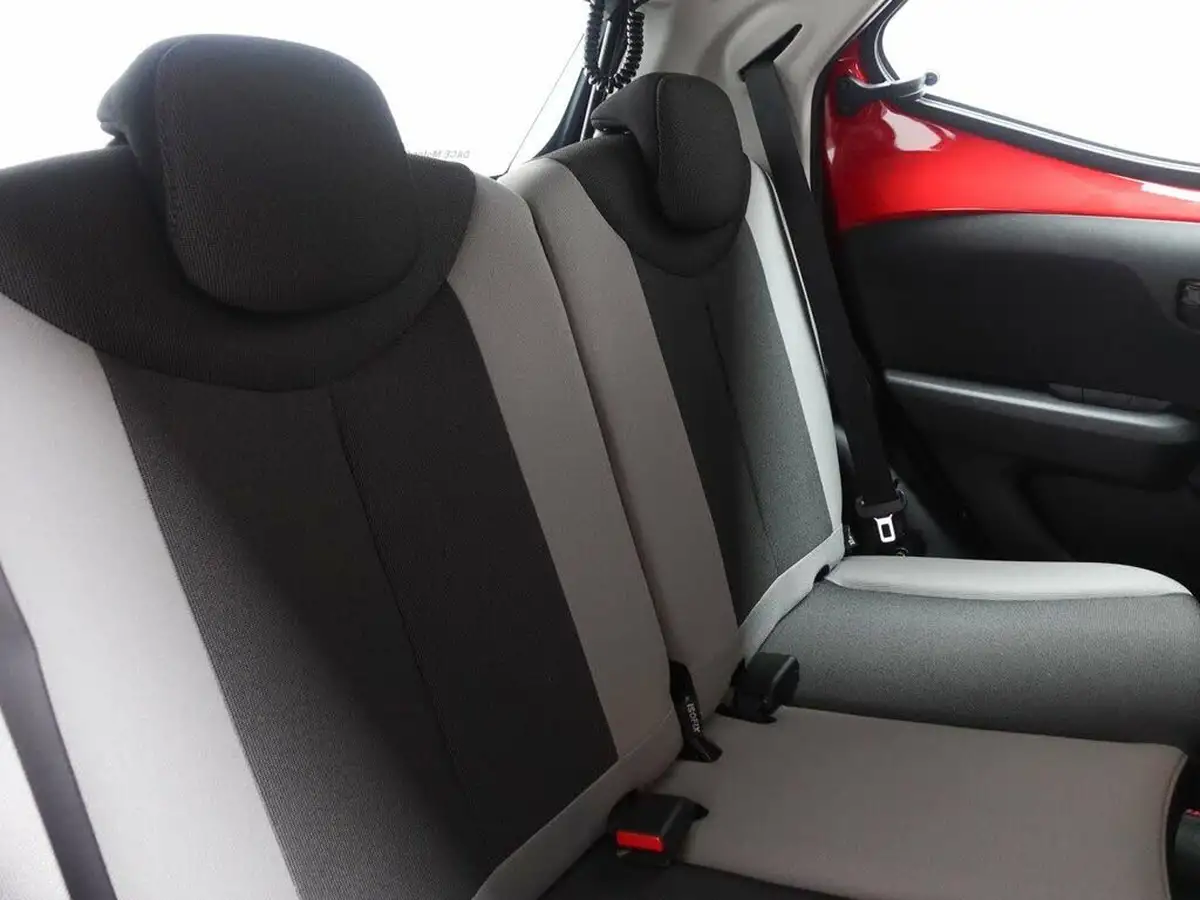 2015-toyota-aygo-10-vvt-i-x-play-5d-x-shift-big-17