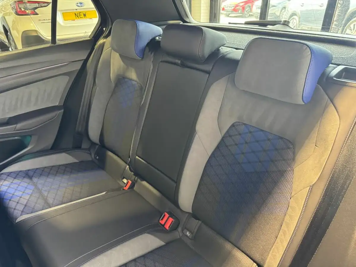 2022-volkswagen-golf-20-tsi-r-320ps-hatchback-big-23