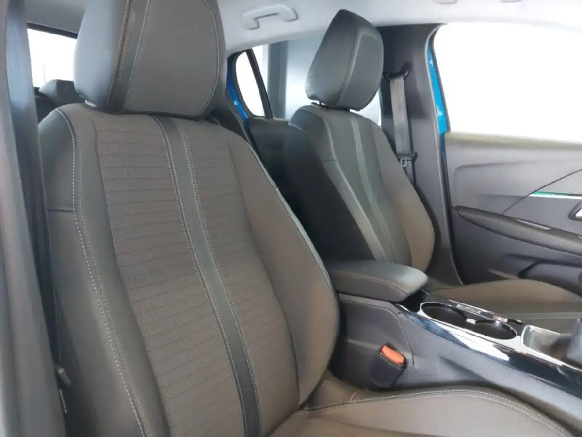 2022-peugeot-208-12-puretech-allure-premium-100ps-big-10