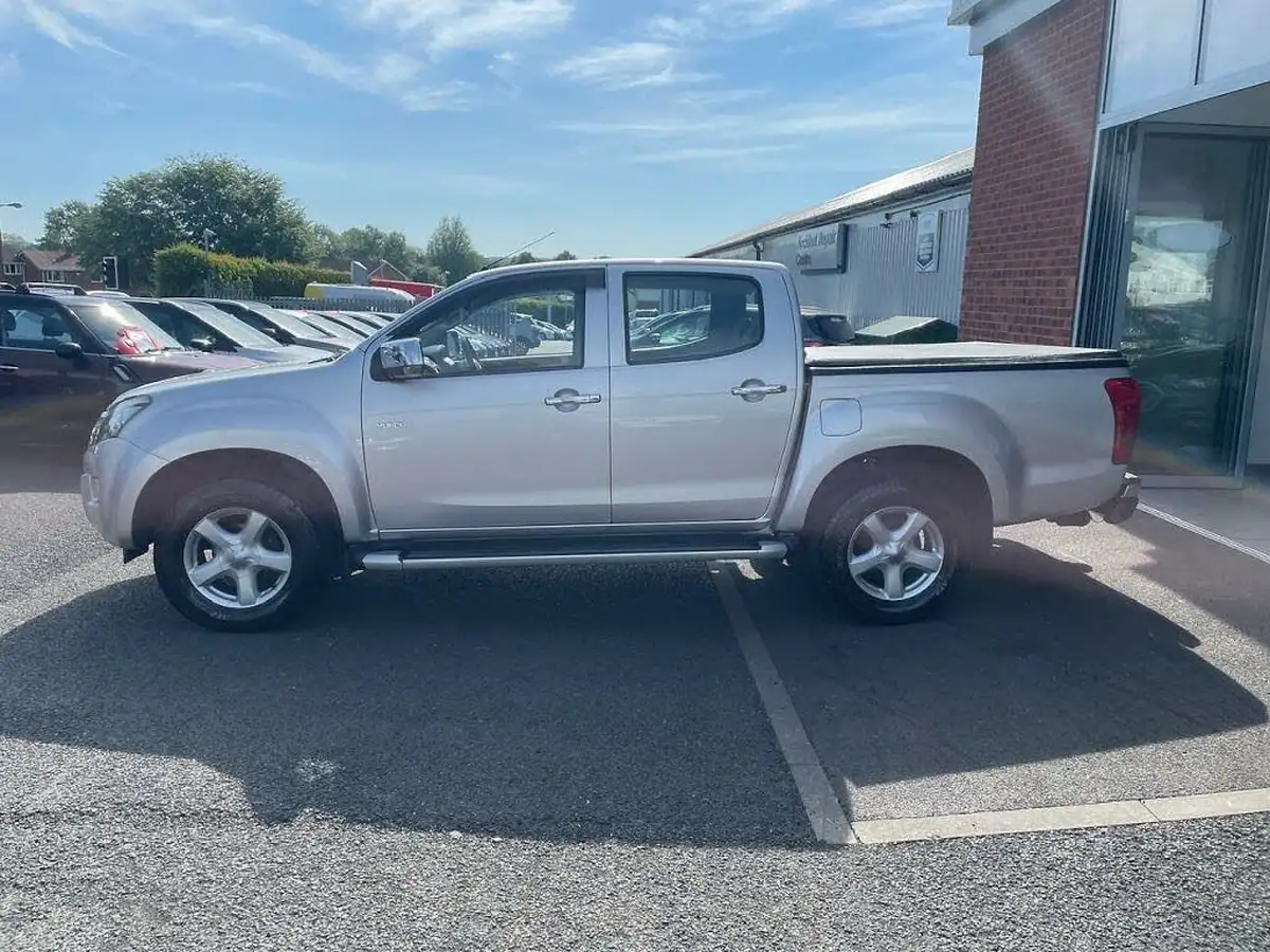 2013-isuzu-d-max-25td-yukon-big-3