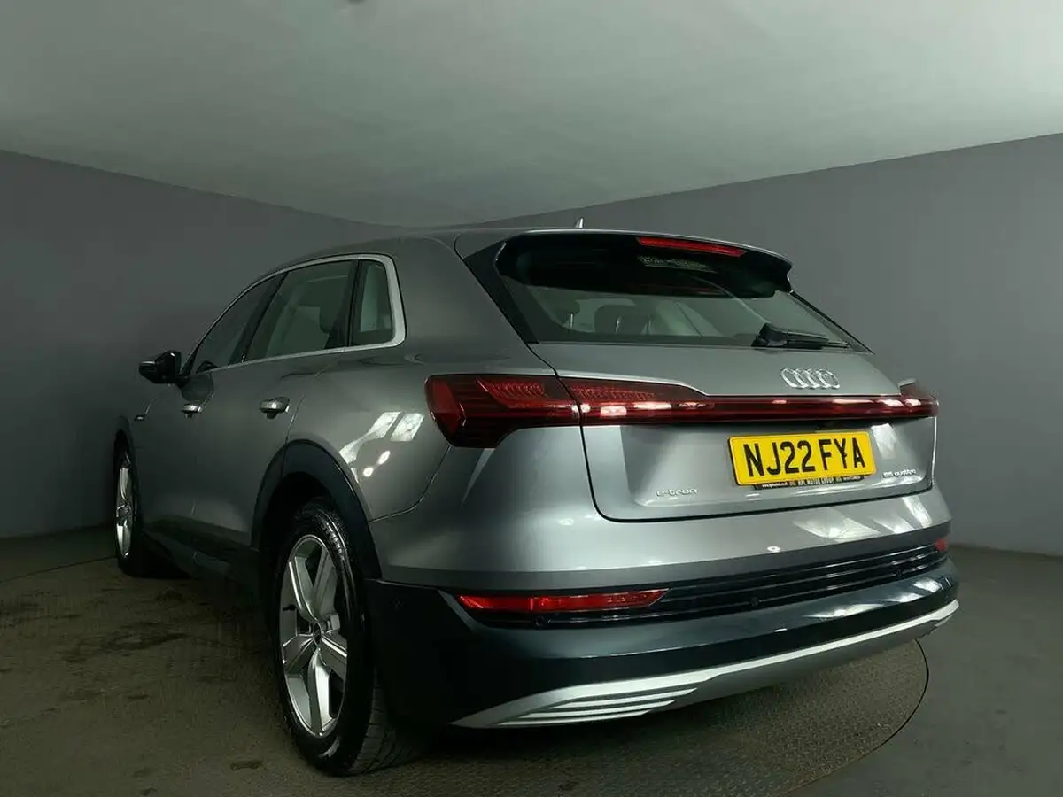 2022-audi-e-tron-55e-technik-station-wagon-big-5