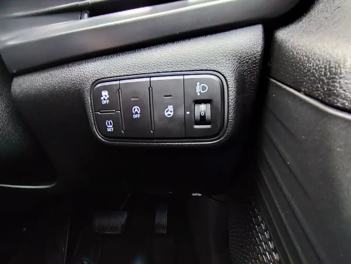 2024-hyundai-i20-10-t-gdi-premium-dct-big-21
