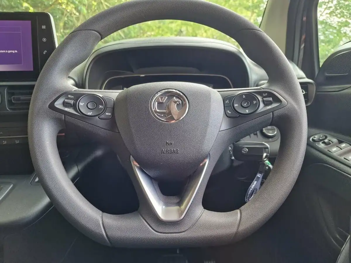 2023-vauxhall-combo-life-e-design-xl-big-22