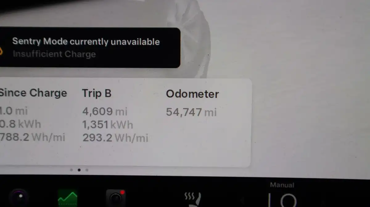 2022-tesla-model-y-e-long-range-big-10