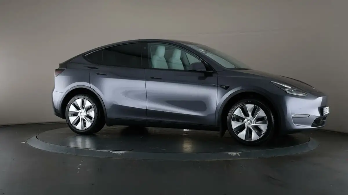 2022-tesla-model-y-e-long-range-big-50