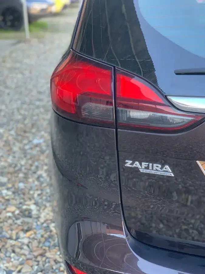 2014-vauxhall-zafira-tourer-14-exclusiv-big-8