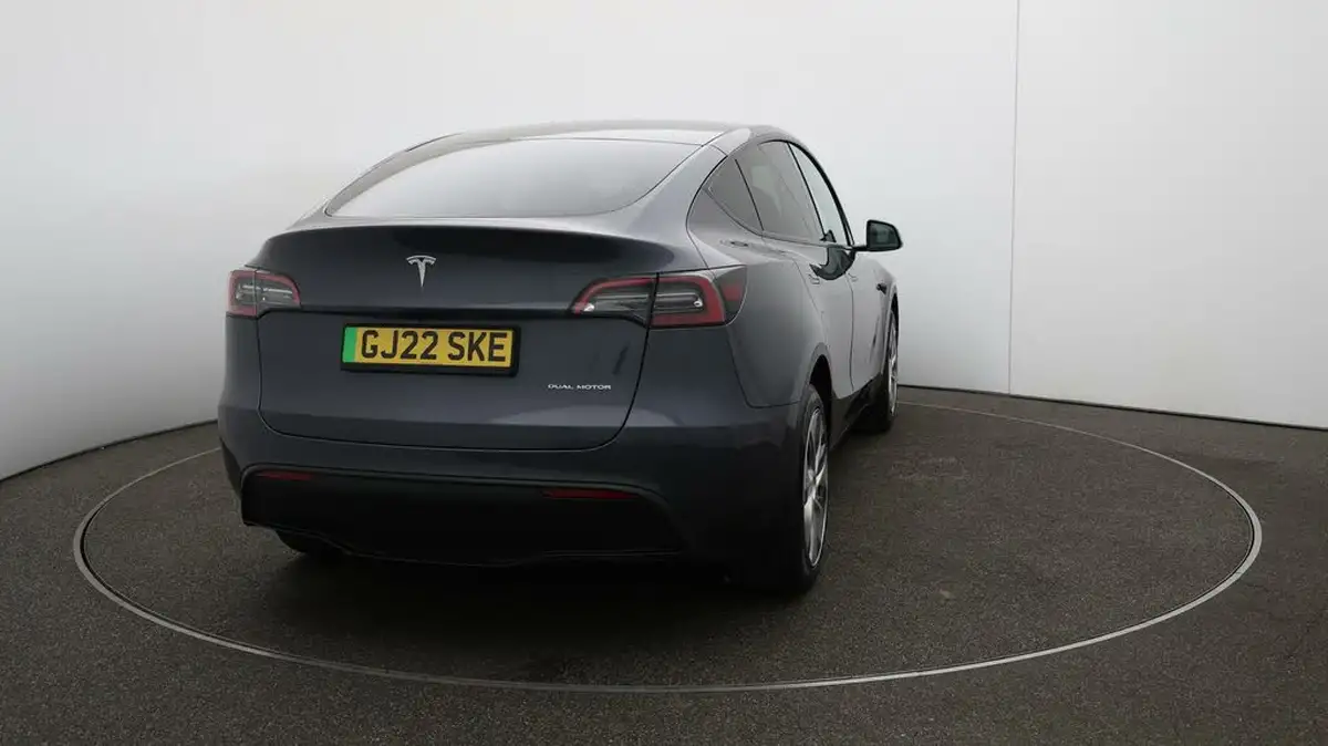 2022-tesla-model-y-e-long-range-big-56