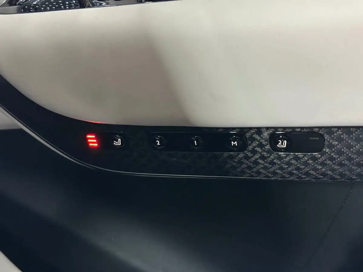 2023-rolls-royce-cullinan-675-black-badge-big-43