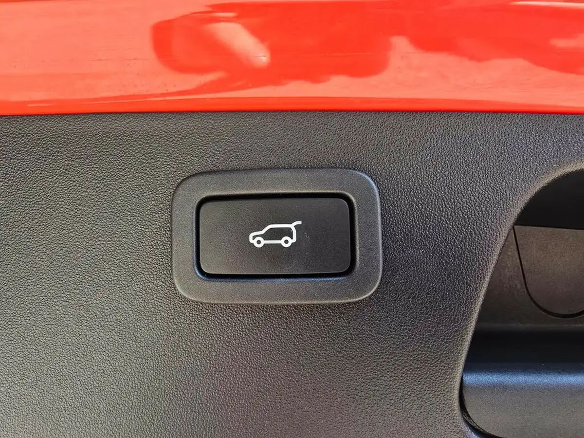 2019-jaguar-e-pace-20-i4d-chequered-flag-150ps-big-9