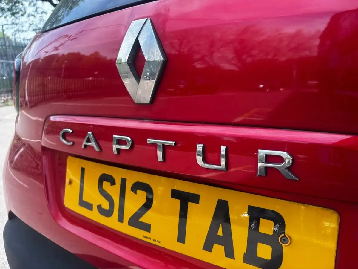 2019-renault-captur-09-tce-iconic-big-8