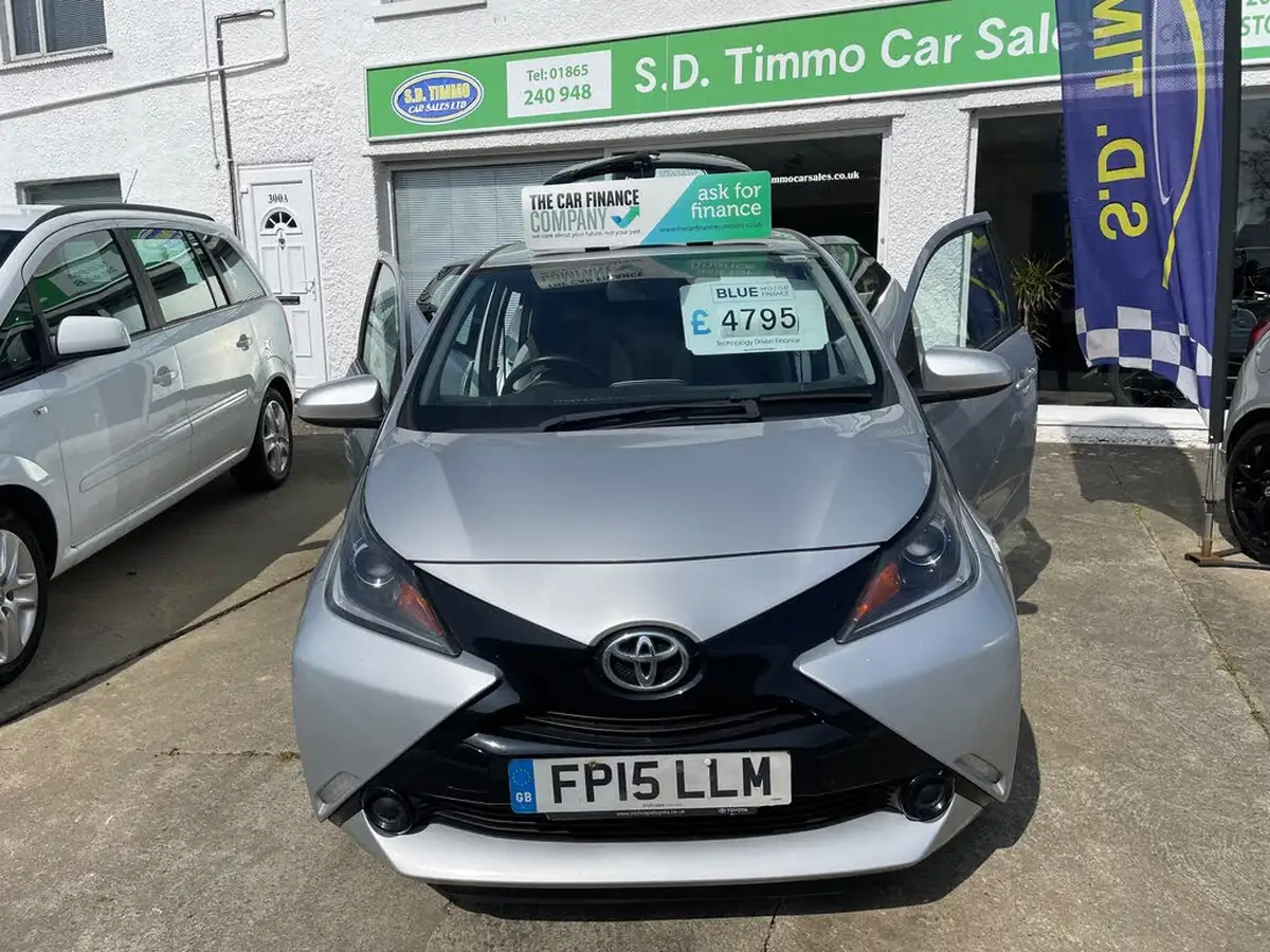2015-toyota-aygo-10-vvt-i-x-play-5d-big-5