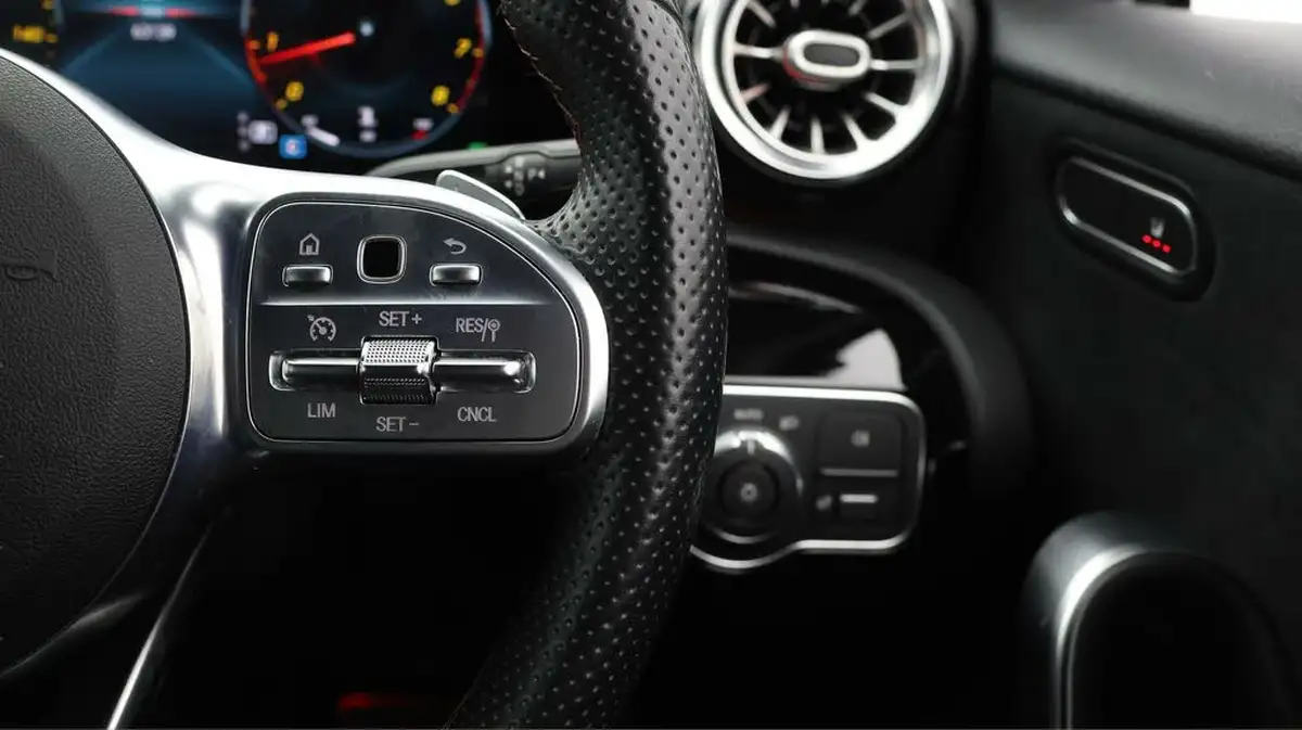 2019-mercedes-benz-a-class-20-a250-amg-line-premium-hatchback-5d-big-21