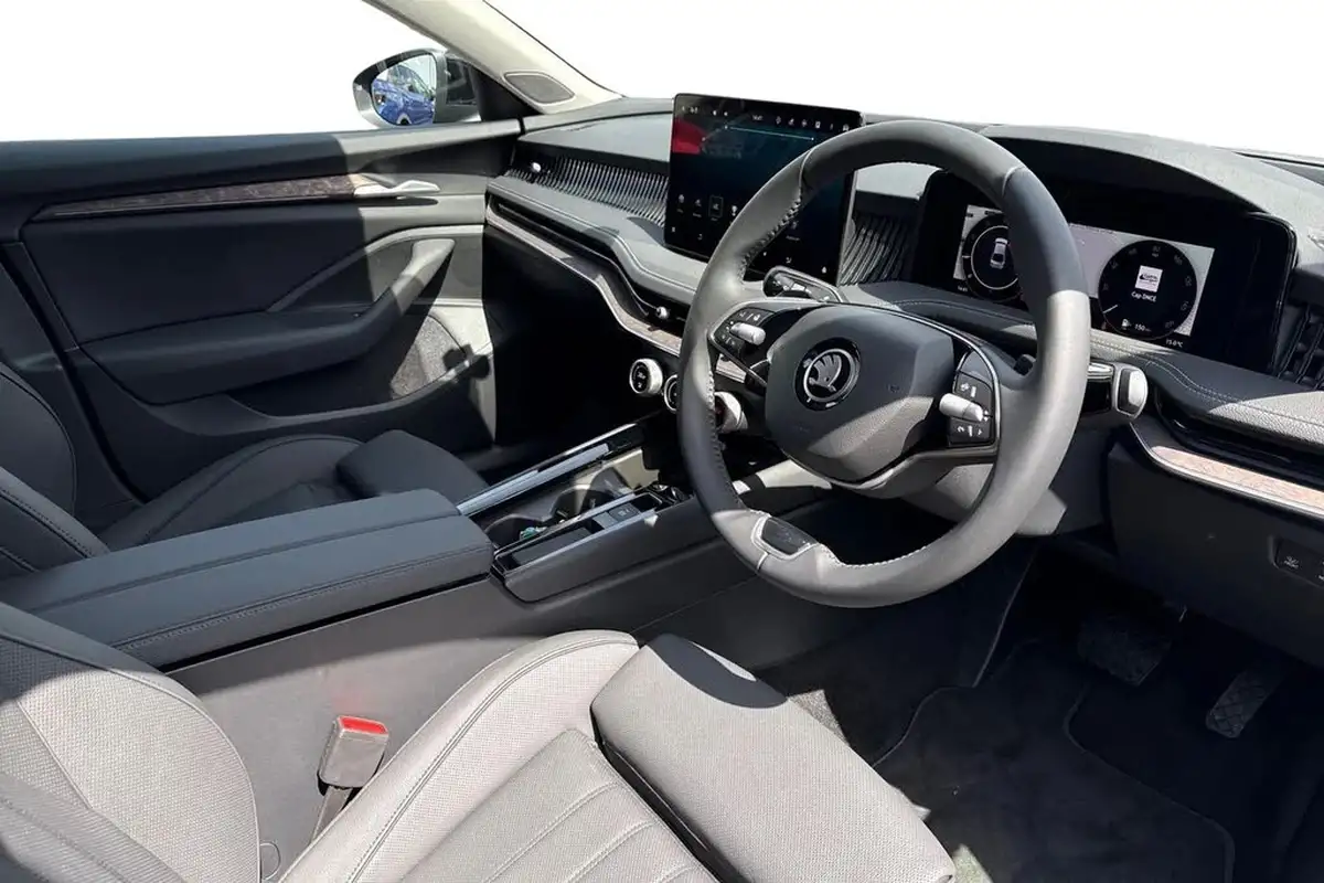 2025-skoda-superb-20tdi-laurin-klement-193ps-4x4-hatchback-big-13