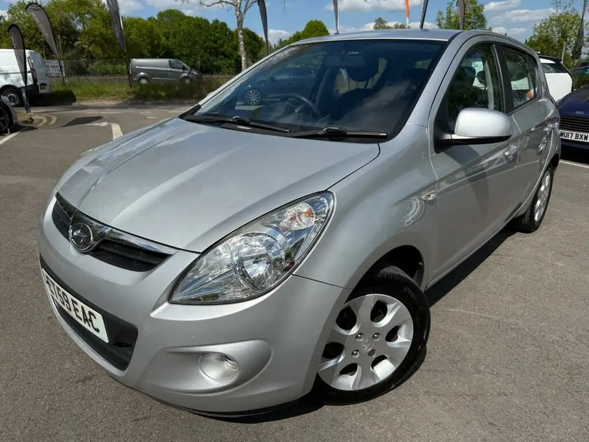 2010-hyundai-i20-14-comfort-5d-big-3