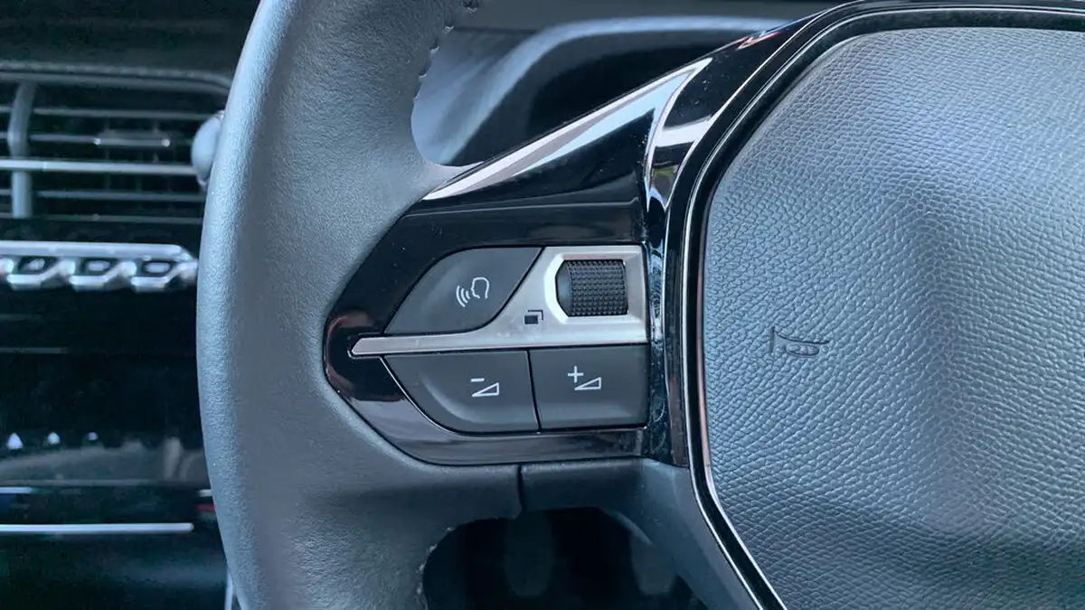 2022-peugeot-2008-suv-12-puretech-allure-premium-100bhp-big-22