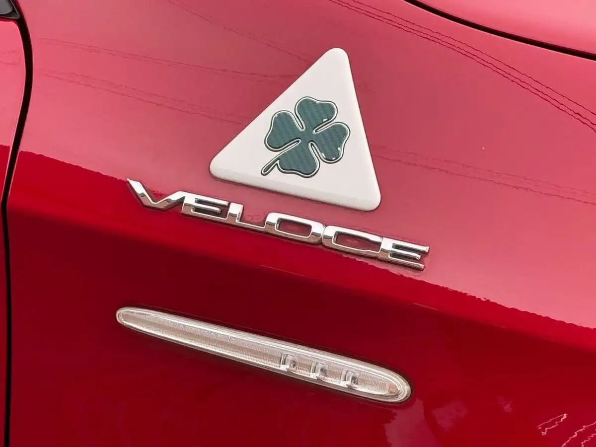 2017-alfa-romeo-giulietta-17-veloce-big-52