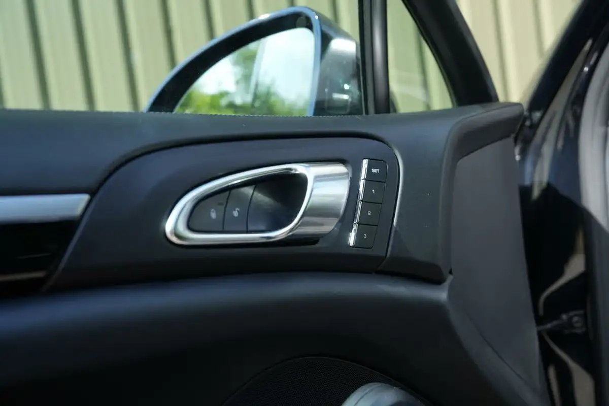2016-porsche-cayenne-30-s-e-hybrid-big-30
