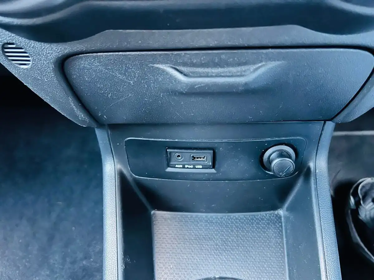2013-hyundai-i20-12-active-5d-big-40