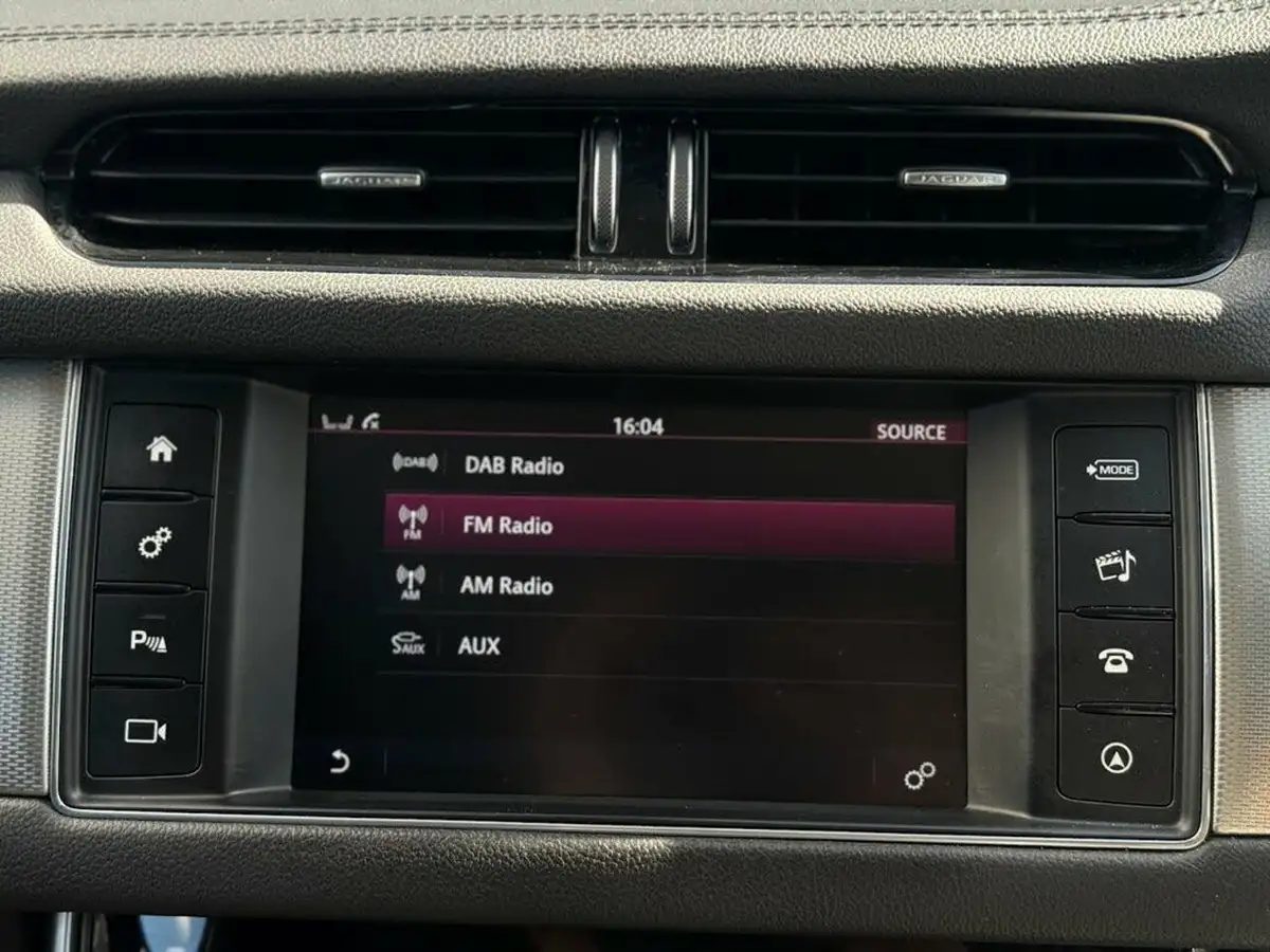 2017-jaguar-xf-20td-prestige-180ps-saloon-4d-1999cc-auto-big-23