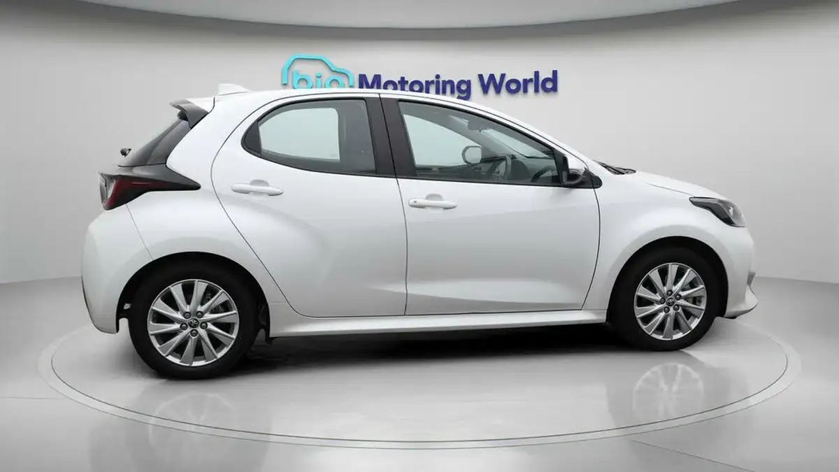 2022-toyota-yaris-15-vvt-i-icon-big-8