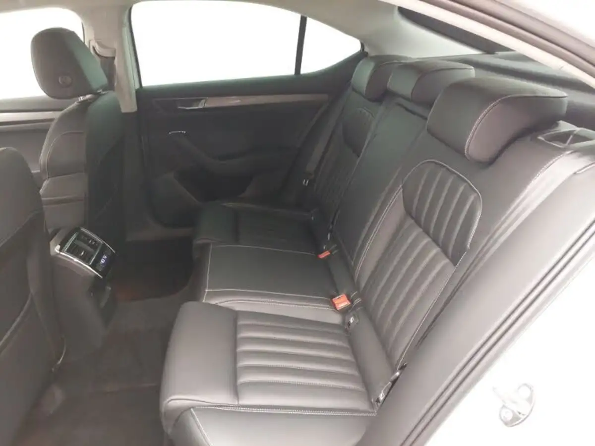 2019-skoda-superb-20-tsi-se-l-hatchback-big-5