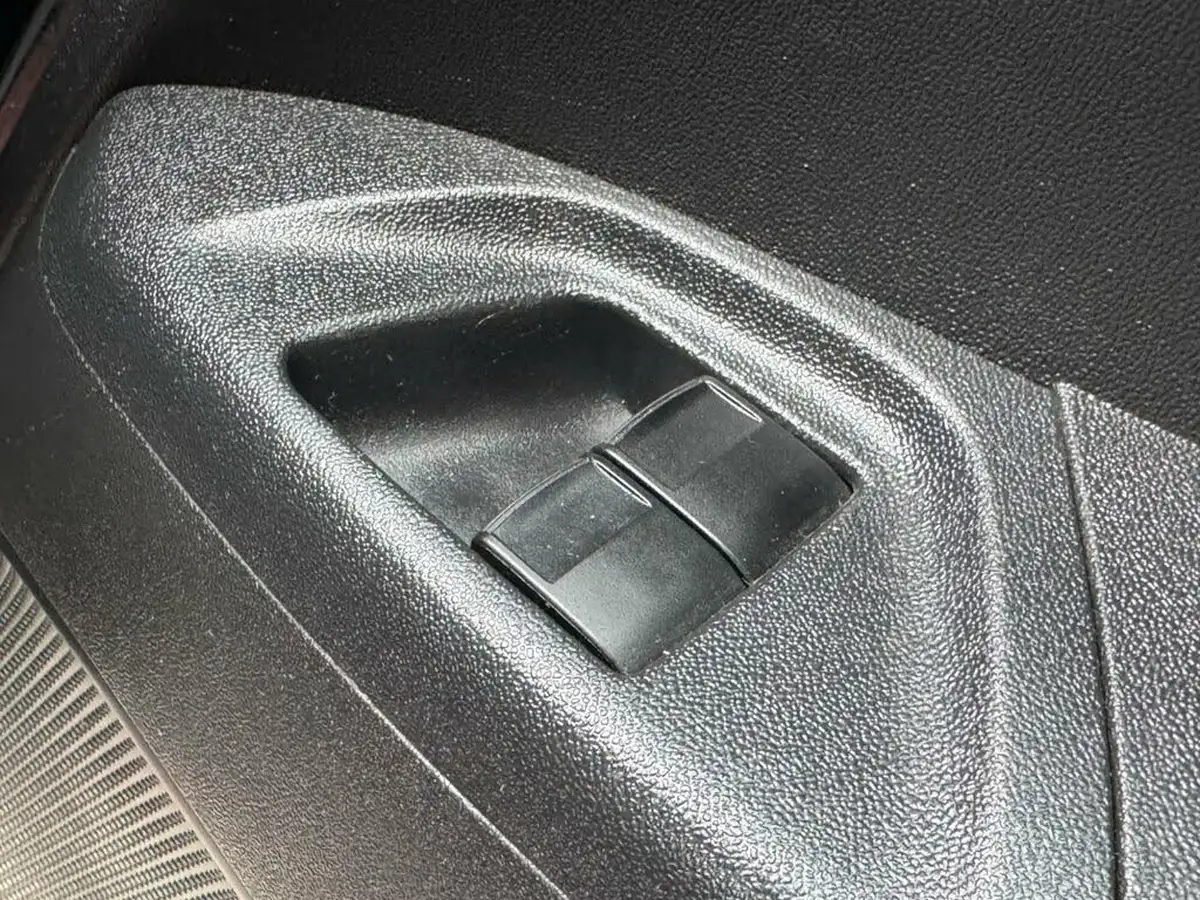 2016-citroen-c1-10-vti-airscape-feel-5d-big-24