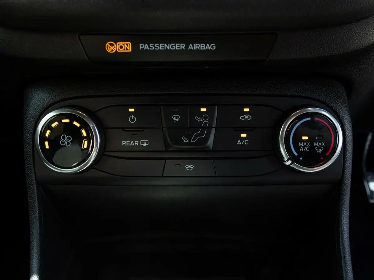 2018-ford-fiesta-10t-st-line-140ps-5d-big-28
