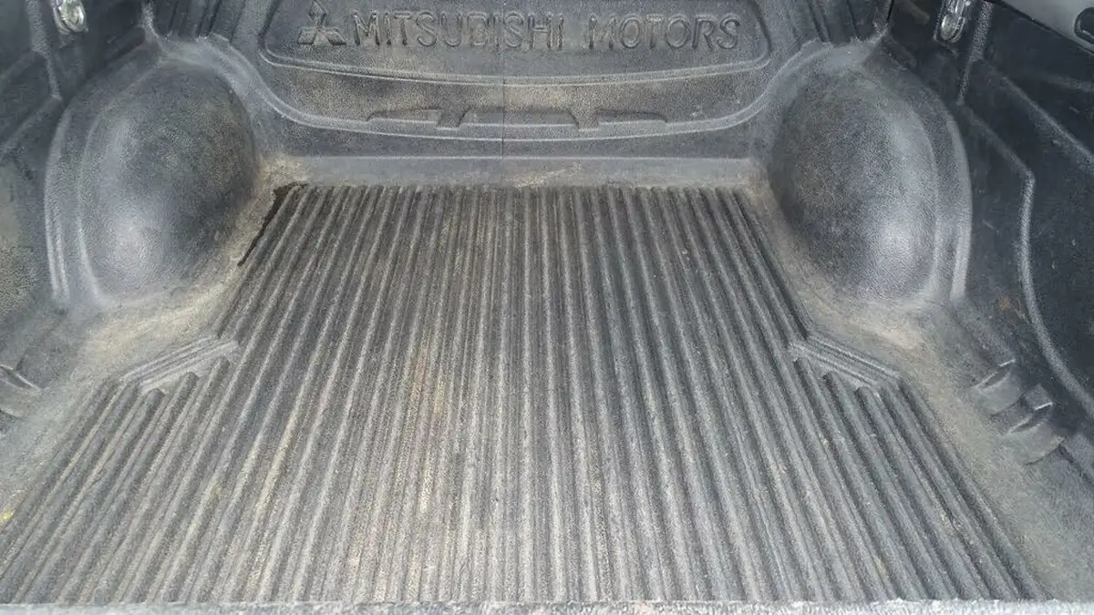 2010-mitsubishi-l200-25td-trojan-big-33
