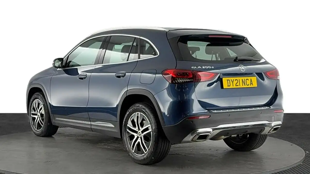 2021-mercedes-benz-gla-class-20d-gla-200d-sport-executive-big-5