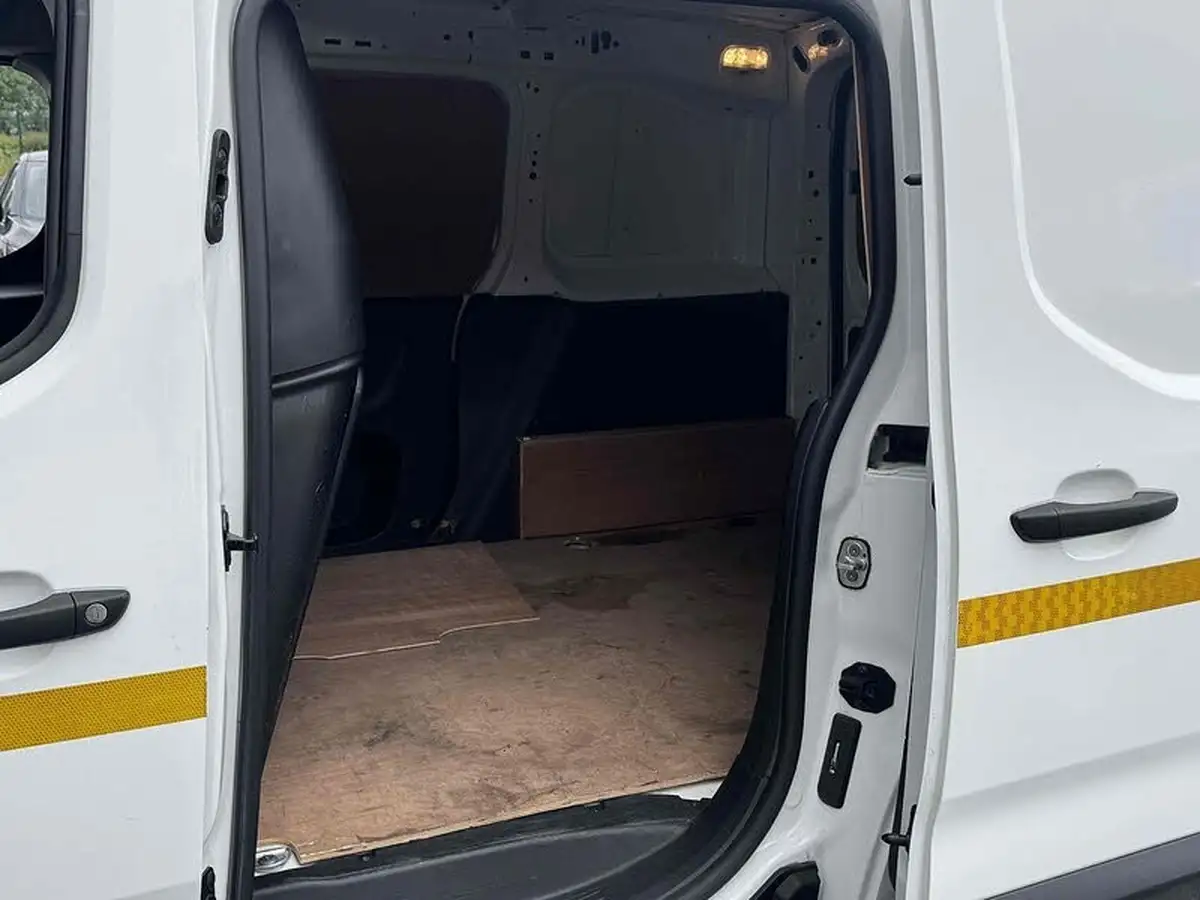 2019-peugeot-partner-15-bluehdi-1000-professional-100ps-eu6dt-panel-big-20