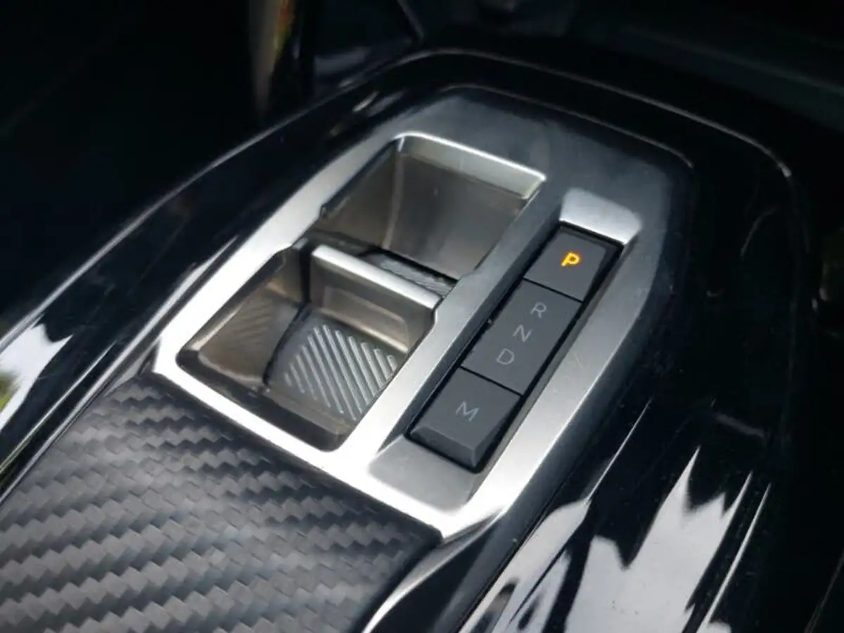 2024-peugeot-2008-suv-12-puretech-gt-130ps-eat8-big-12