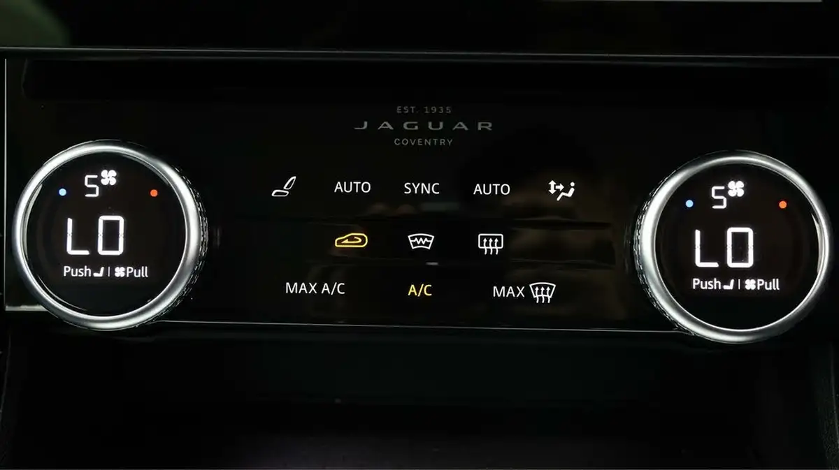 2022-jaguar-f-pace-20-d200-r-dynamic-s-big-11