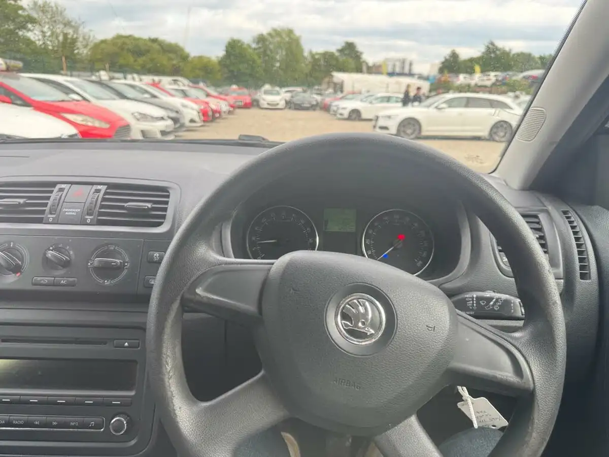 2013-skoda-fabia-16td-se-75ps-hatchback-big-33