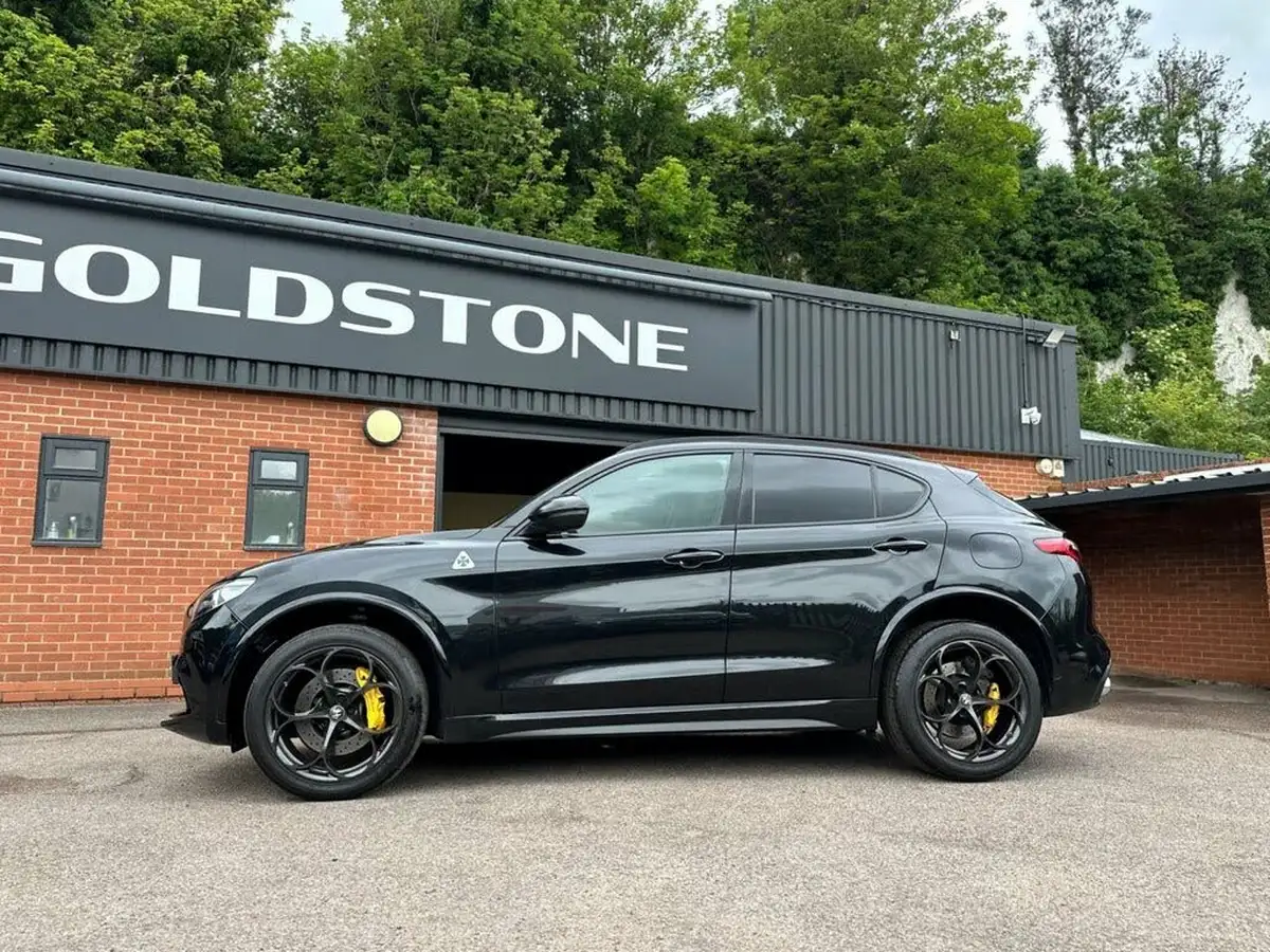 2019-alfa-romeo-stelvio-29-biturbo-quadrifoglio-big-34