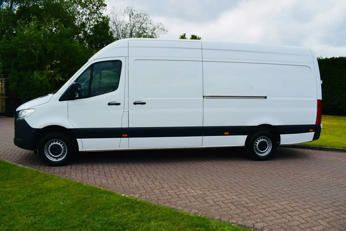 2023-mercedes-benz-sprinter-big-1