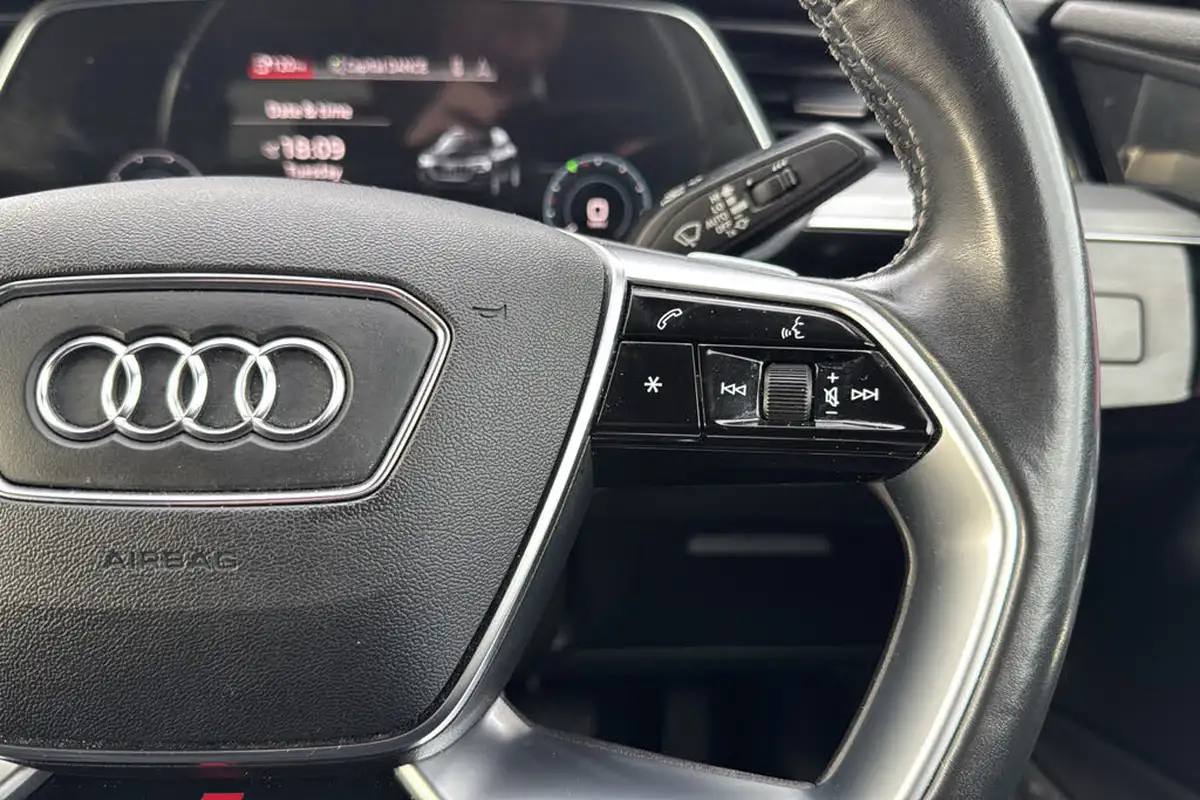 2020-audi-e-tron-55e-s-line-sportback-big-17