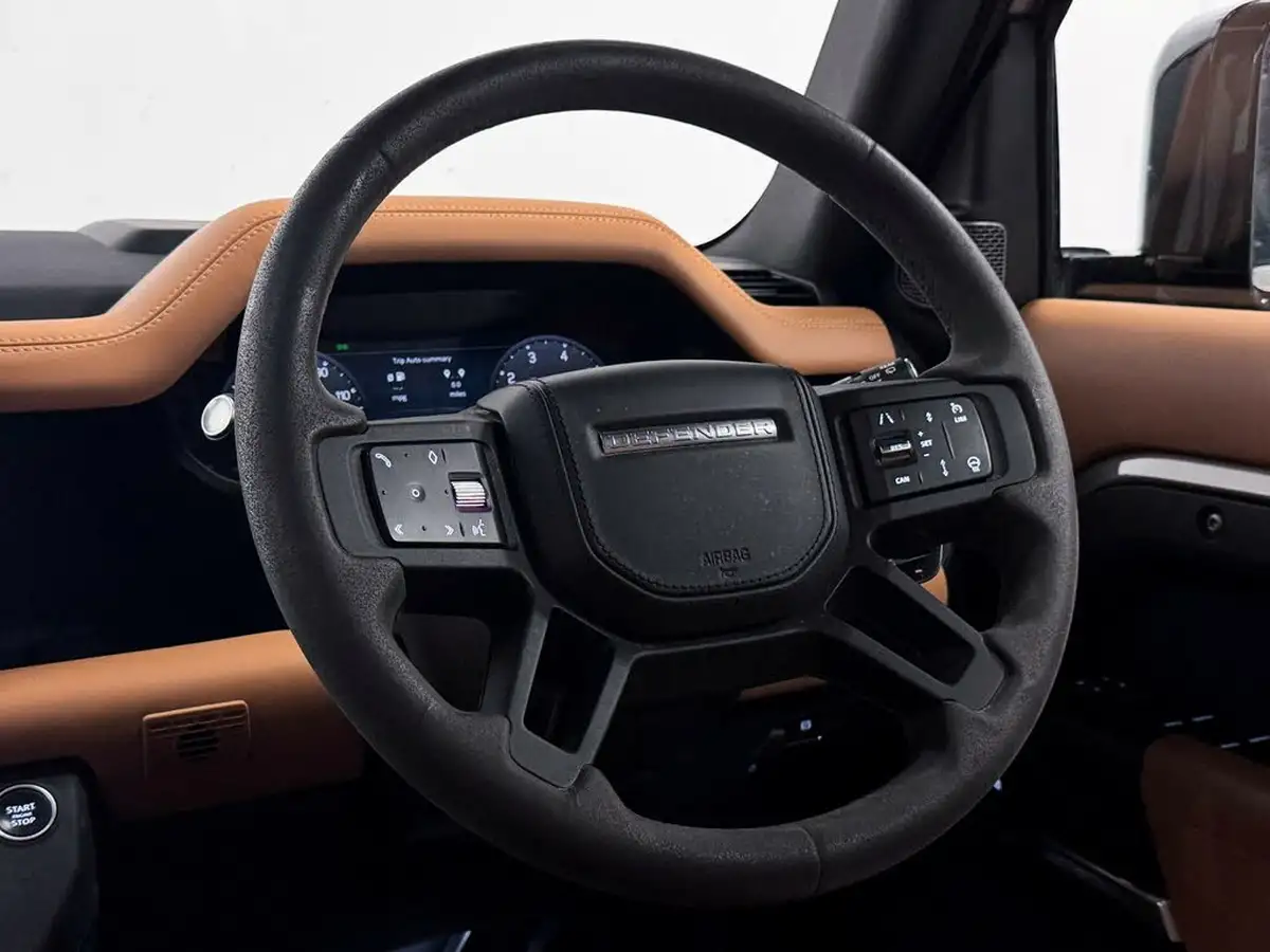 2022-land-rover-110-defender-50-p525-v8-big-54