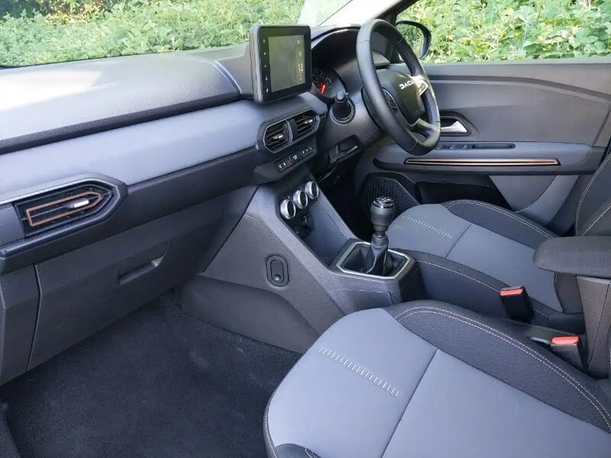 2024-dacia-sandero-stepway-10-tce-extreme-90bhp-big-4