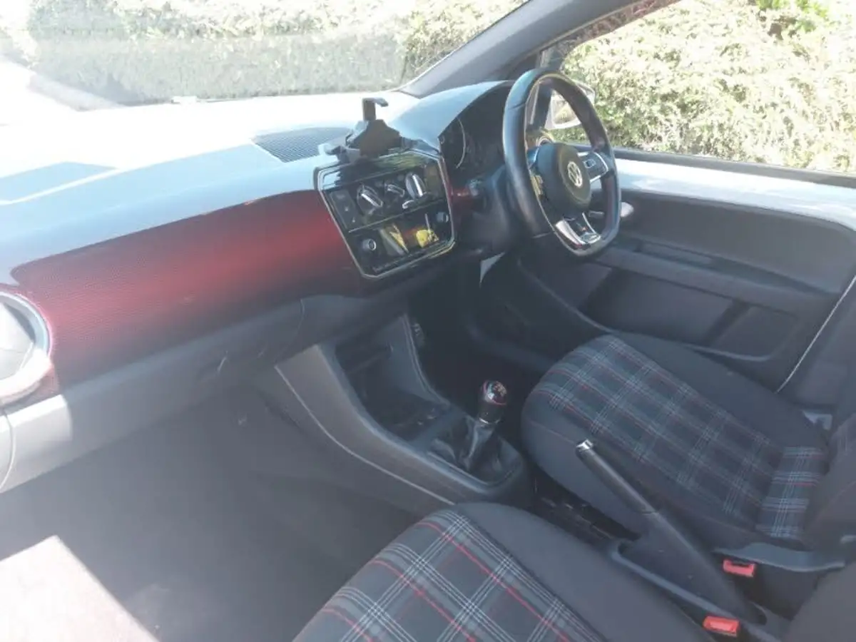 2019-volkswagen-up-10-gti-5d-big-4