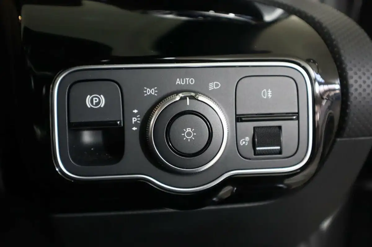 2022-mercedes-benz-a-class-20-a250-amg-line-premium-edition-hatchback-5d-big-21