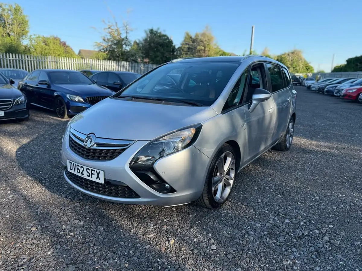 2012-vauxhall-zafira-tourer-20cdti-sri-big-2