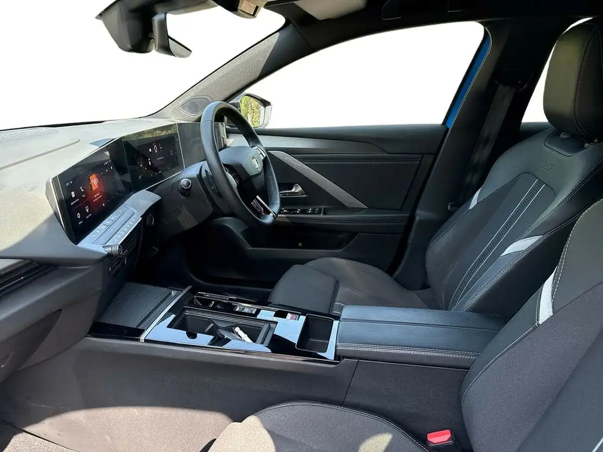 2024-vauxhall-astra-12-turbo-gs-130ps-hatchback-auto-big-9