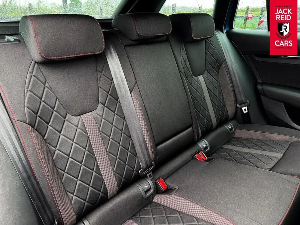2021-skoda-octavia-20tdi-vrs-estate-big-16