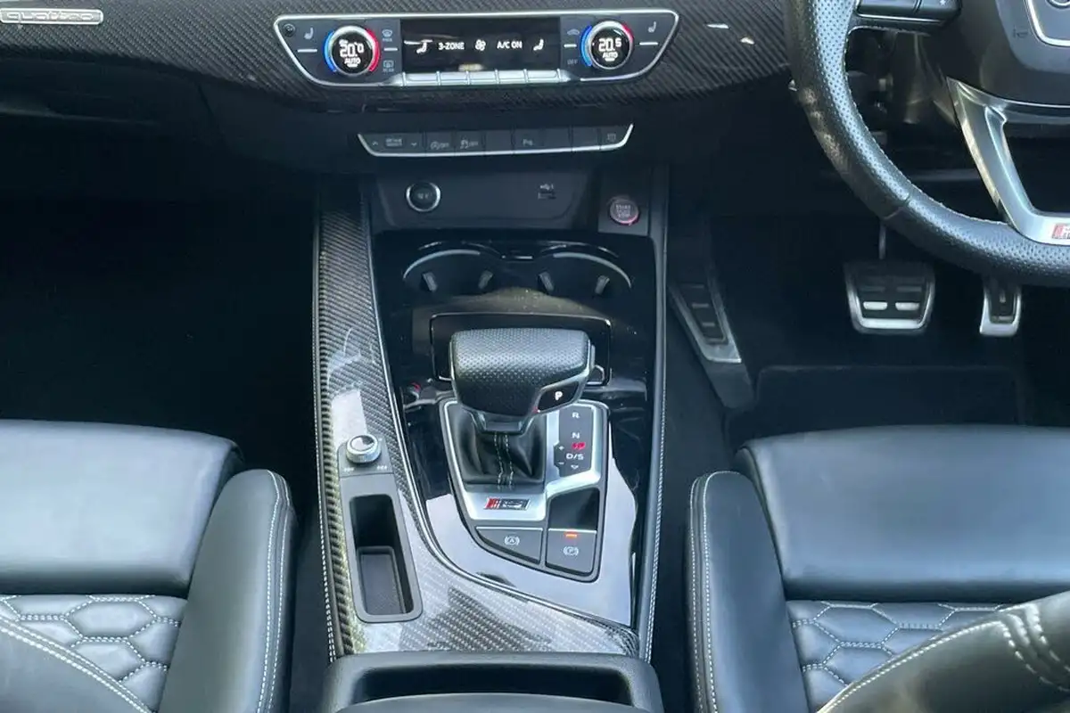 2022-audi-rs4-avant-29-tfsi-carbon-black-big-42