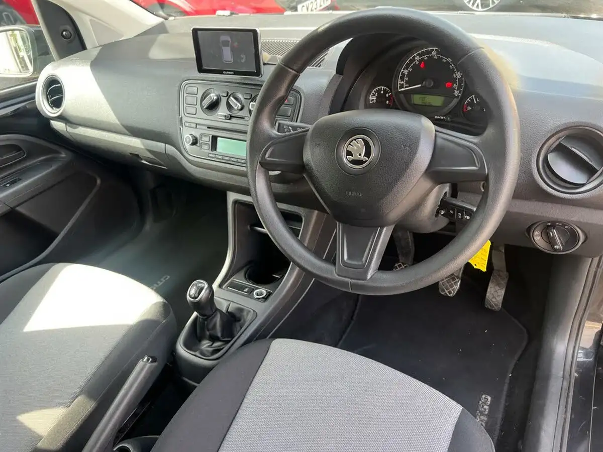 2014-skoda-citigo-10-black-edition-5d-big-10