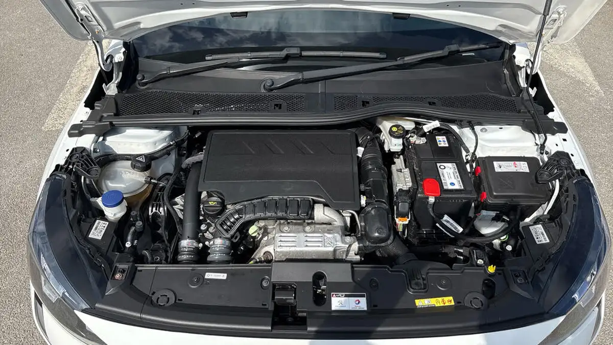 2021-peugeot-208-12-puretech-allure-100bhp-big-17